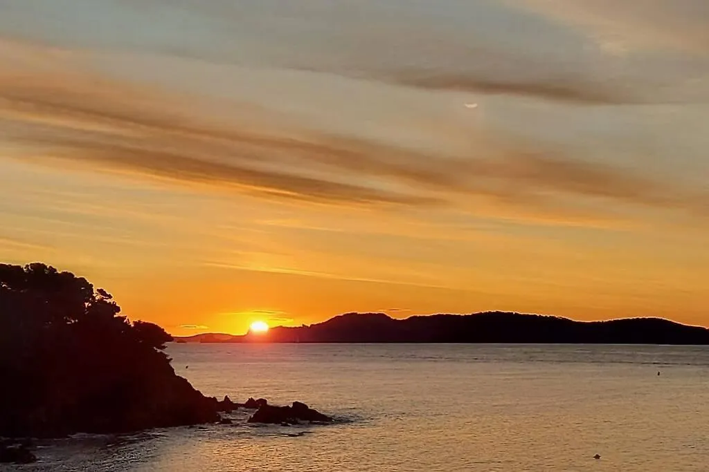 La Tour Fondue Appartement Vue Mer Grand T2 Face A Porquerolles Drap Serviette Non Fournis Hyères Apartament