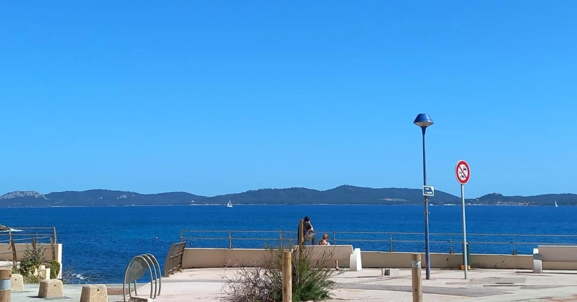 La Tour Fondue Appartement Vue Mer Grand T2 Face A Porquerolles Drap Serviette Non Fournis Hyères 0*,  Francja